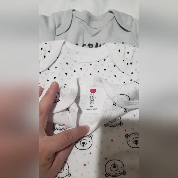 Baby Clothes Bundle Onesies Size 9 month - Picture 2 of 2